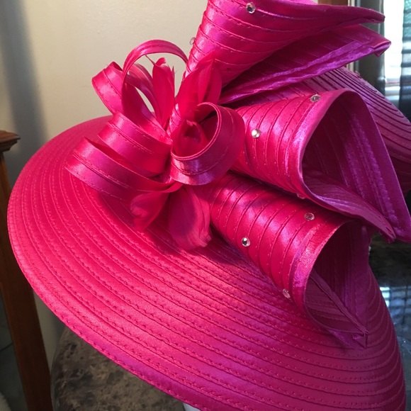 Fuchsia Swan Hat of New York - Picture 2 of 6